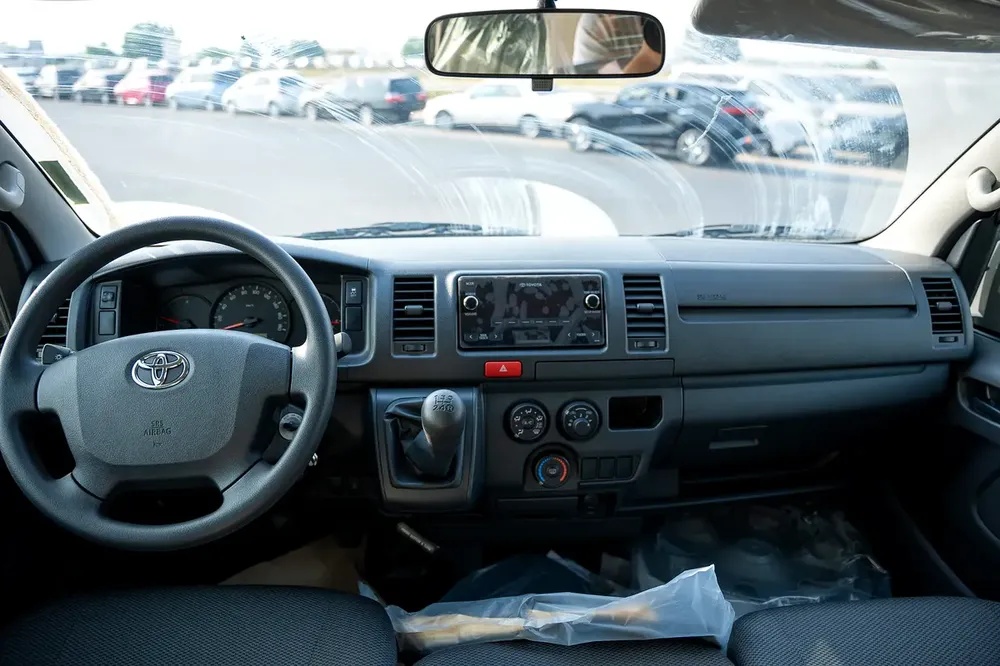 Toyota Hiace Panel Van 2025 GCC Specs Standard roof manual - Image 6