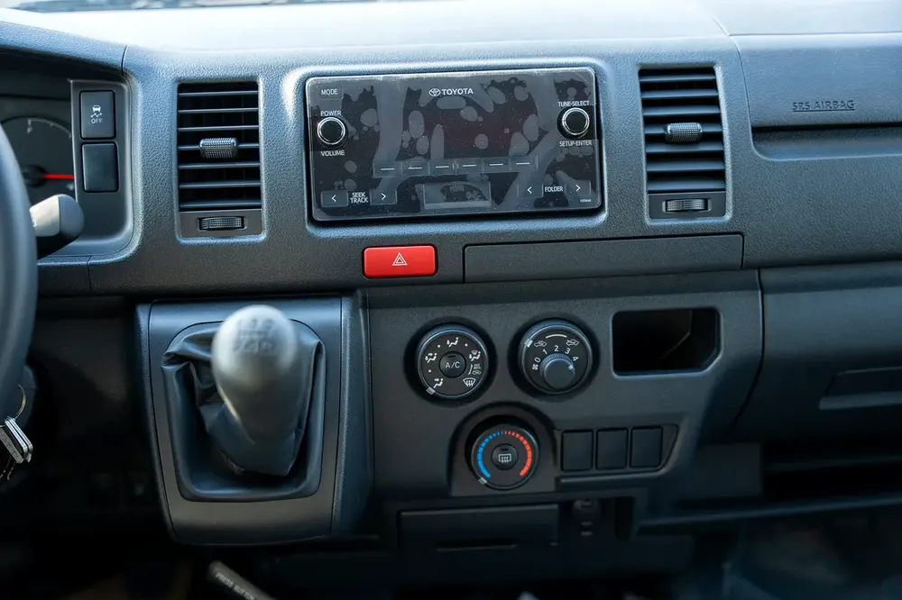 Toyota Hiace Panel Van 2025 GCC Specs Standard roof manual - Image 7