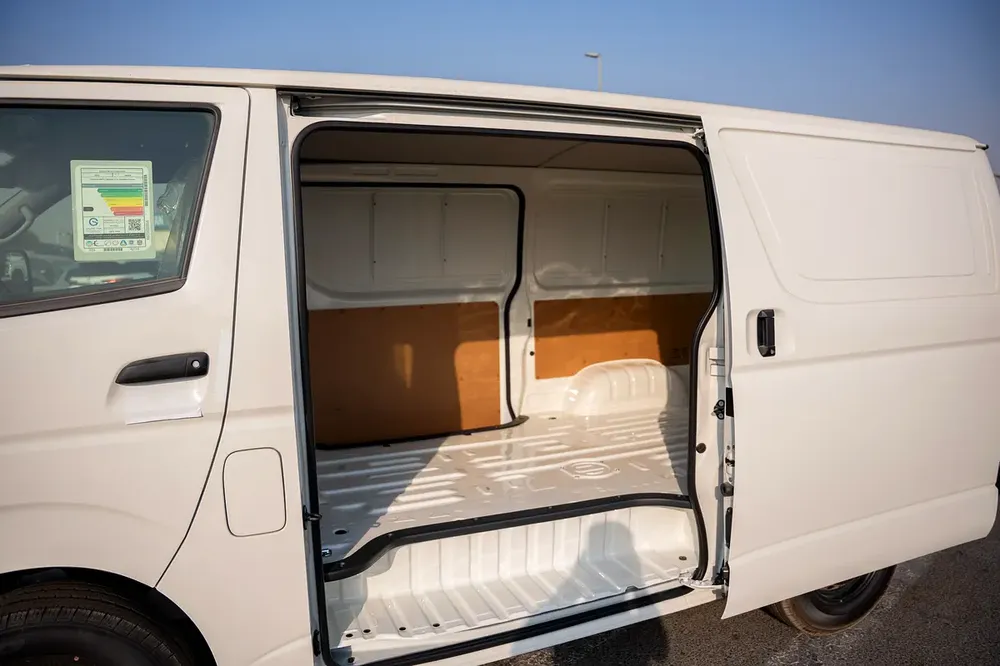 Toyota Hiace Panel Van 2025 GCC Specs Standard roof manual - Image 8