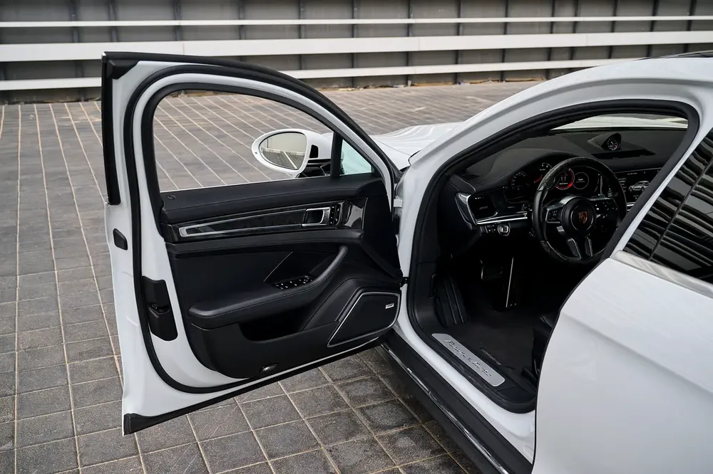 2018 Porsche Panamera Turbo - Image 13