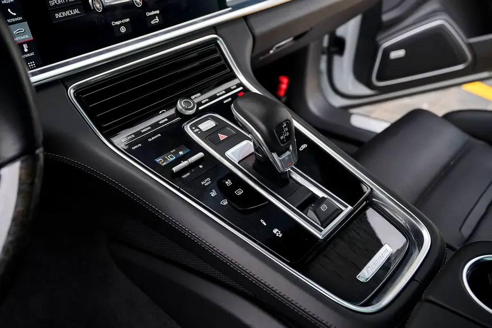 2018 Porsche Panamera Turbo - Image 16