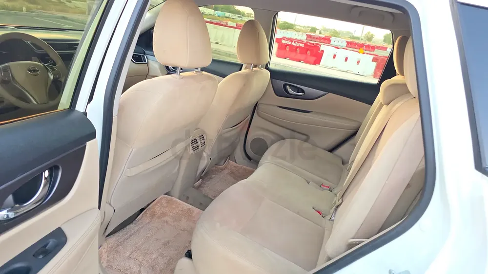 Nissan X-Trail S 2016 GCC Specs Mid Option Low Milege Well Maintained - Image 11