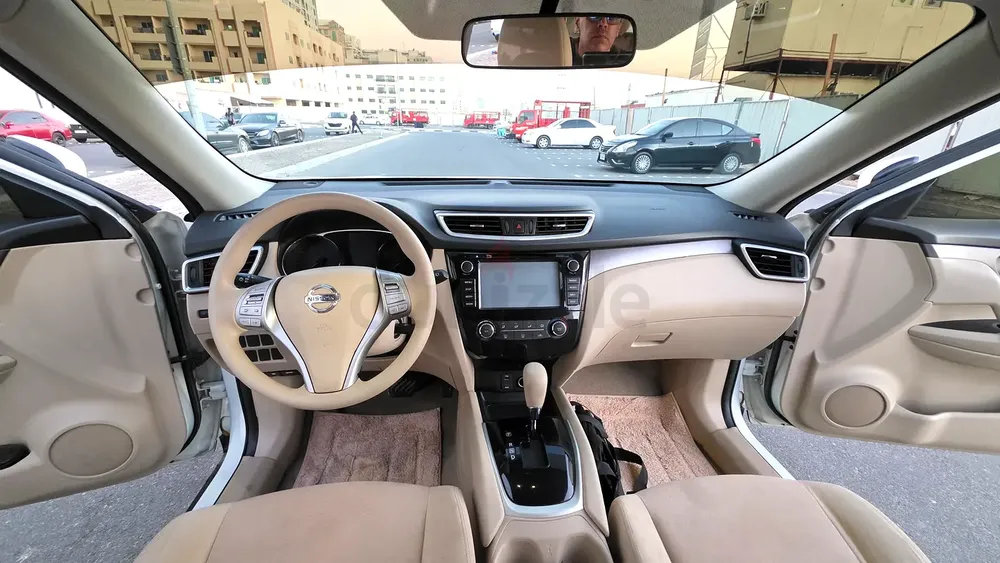 Nissan X-Trail S 2016 GCC Specs Mid Option Low Milege Well Maintained - Image 12