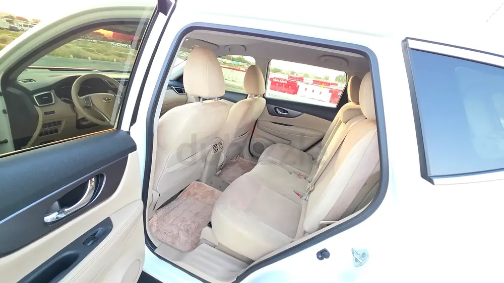 Nissan X-Trail S 2016 GCC Specs Mid Option Low Milege Well Maintained - Image 14