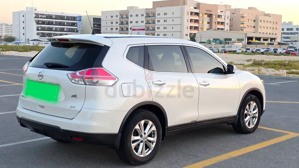 Nissan X-Trail S 2016 GCC Specs Mid Option Low Milege Well Maintained - Image 4