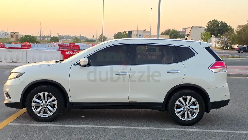 Nissan X-Trail S 2016 GCC Specs Mid Option Low Milege Well Maintained - Image 7