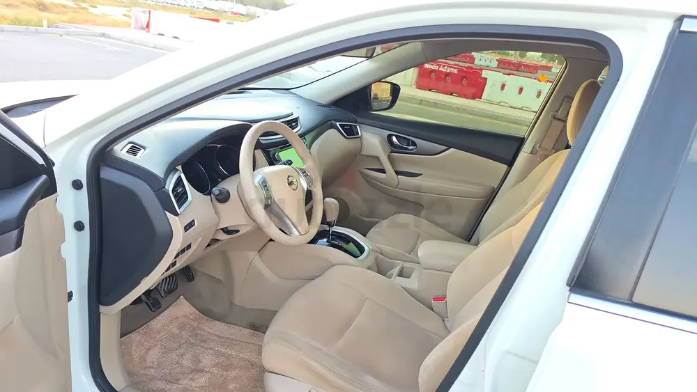 Nissan X-Trail S 2016 GCC Specs Mid Option Low Milege Well Maintained - Image 9