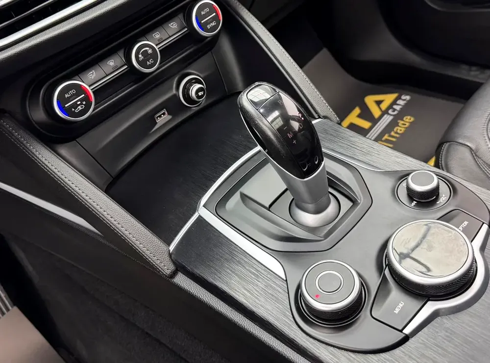 2020 Alfa Romeo Stelvio Q4 Super, 1 Year warranty, Alfa Service History, Excellent Condition, GCC - Image 10
