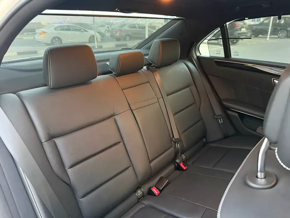 MERCEDES E 550 AMG - 2009 - 88,000 kms - FULL OPTION - JAPANESE SPEC - Image 11