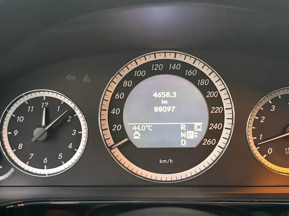 MERCEDES E 550 AMG - 2009 - 88,000 kms - FULL OPTION - JAPANESE SPEC - Image 13