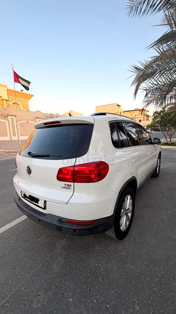 2016 Volkswagen Tiguan Sport 2.0 TSI 4Motion GCC Specs, No accident, well maintained, - Image 10