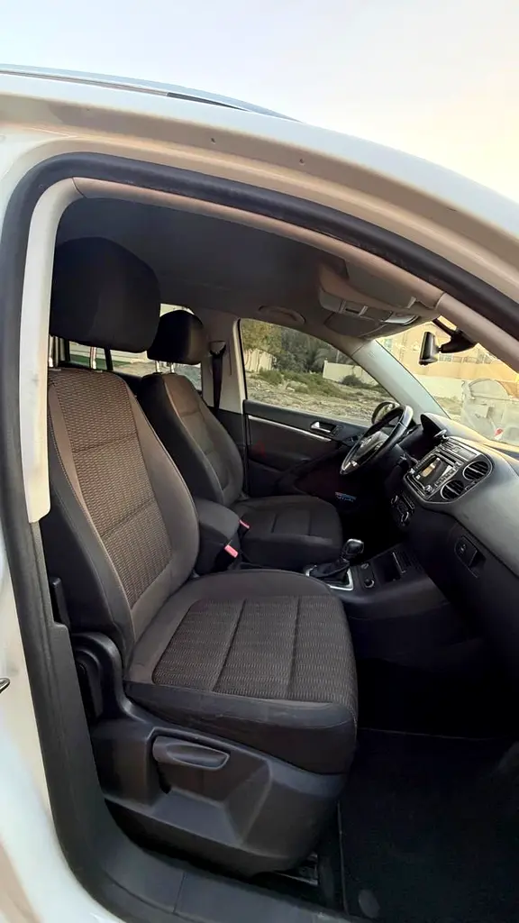 2016 Volkswagen Tiguan Sport 2.0 TSI 4Motion GCC Specs, No accident, well maintained, - Image 13