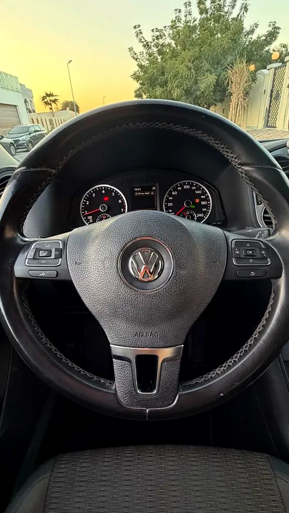 2016 Volkswagen Tiguan Sport 2.0 TSI 4Motion GCC Specs, No accident, well maintained, - Image 17