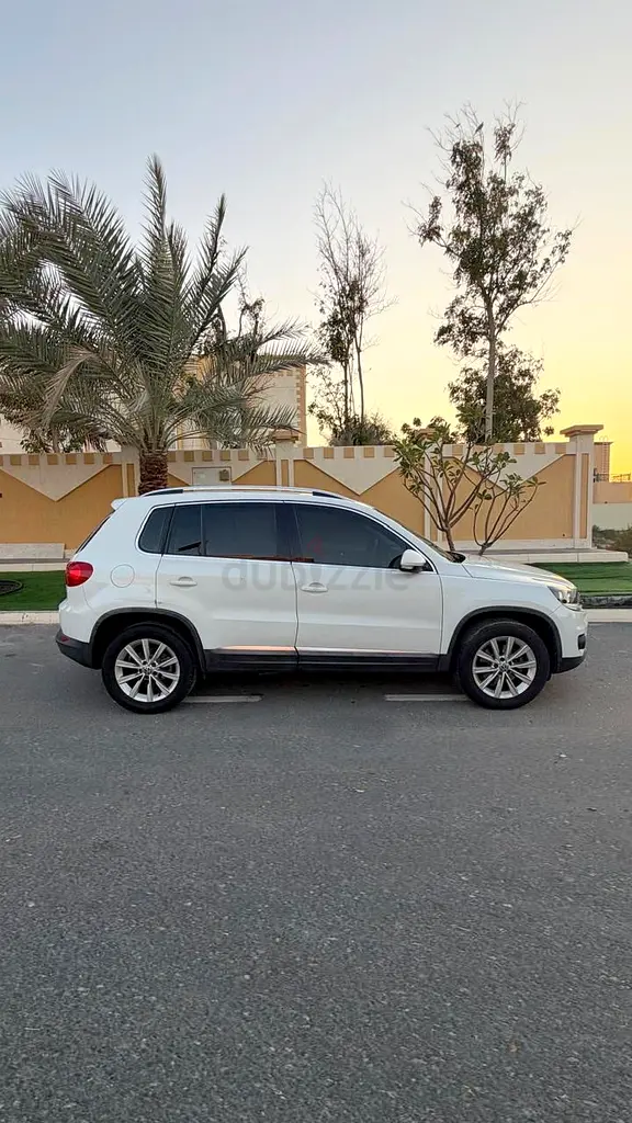 2016 Volkswagen Tiguan Sport 2.0 TSI 4Motion GCC Specs, No accident, well maintained, - Image 4