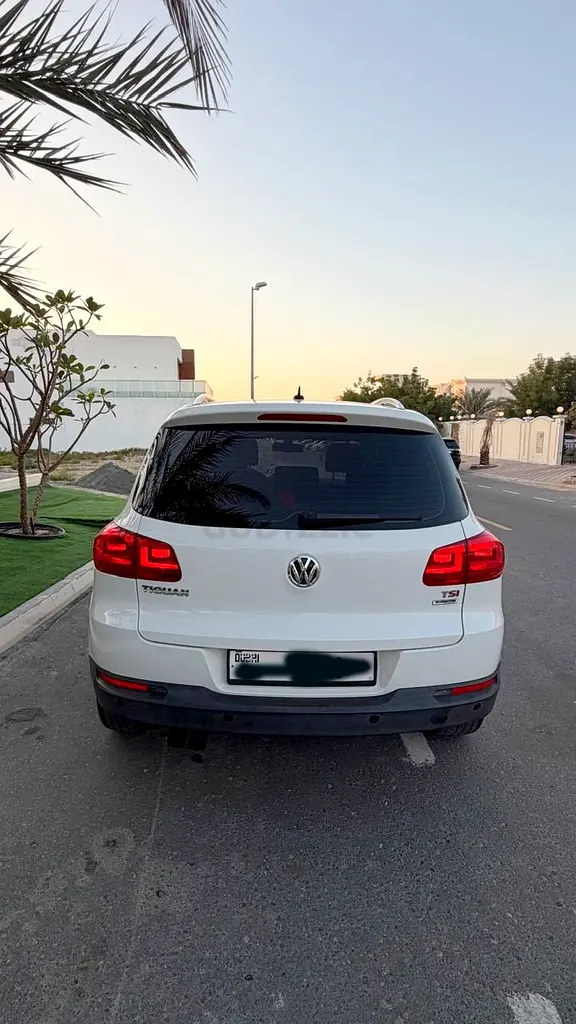 2016 Volkswagen Tiguan Sport 2.0 TSI 4Motion GCC Specs, No accident, well maintained, - Image 7