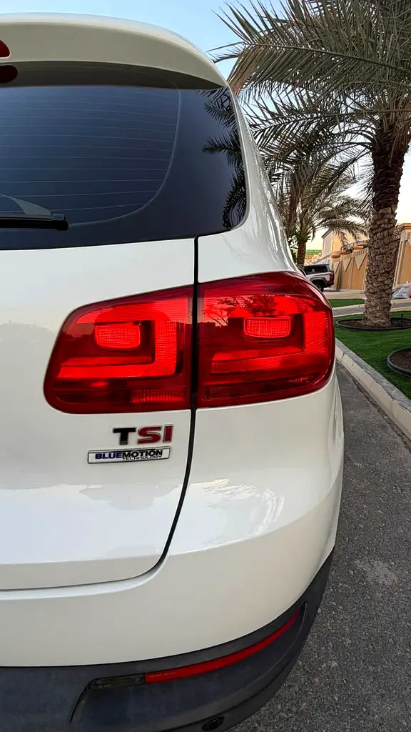 2016 Volkswagen Tiguan Sport 2.0 TSI 4Motion GCC Specs, No accident, well maintained, - Image 9