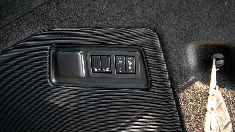 Cadillac Escalade V-Series 6.2L SUPERCHARGED V8 4WD | 2024 | For Export Only - Image 18