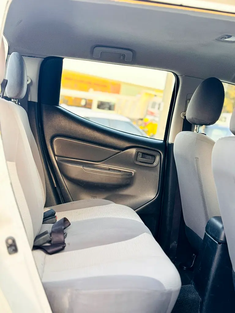 Mitsubishi L200 // 4 Wd drive //I HAVE 3 PES SAME  // Gcc space // Model 2016 // petrol - Image 11