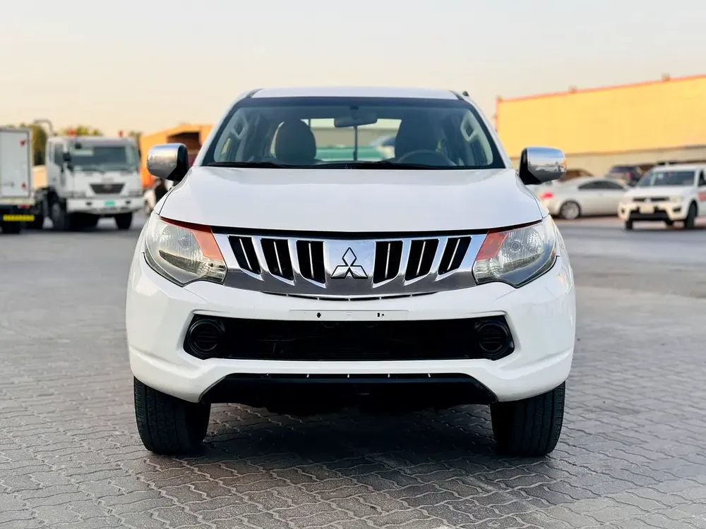 Mitsubishi L200 // 4 Wd drive //I HAVE 3 PES SAME  // Gcc space // Model 2016 // petrol - Image 12
