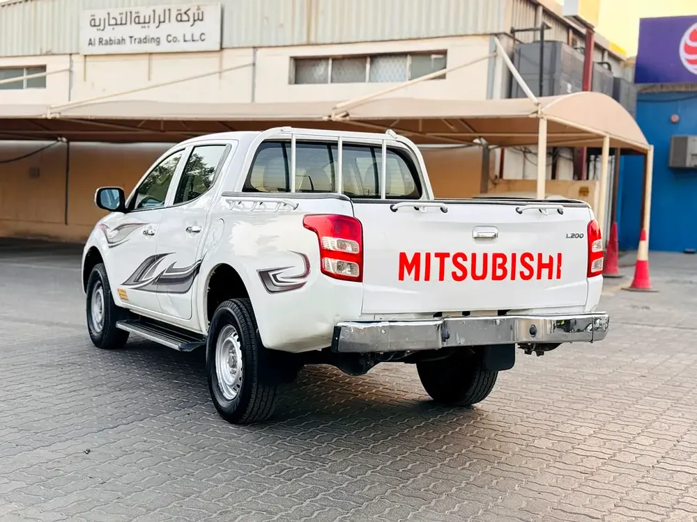 Mitsubishi L200 // 4 Wd drive //I HAVE 3 PES SAME  // Gcc space // Model 2016 // petrol - Image 14