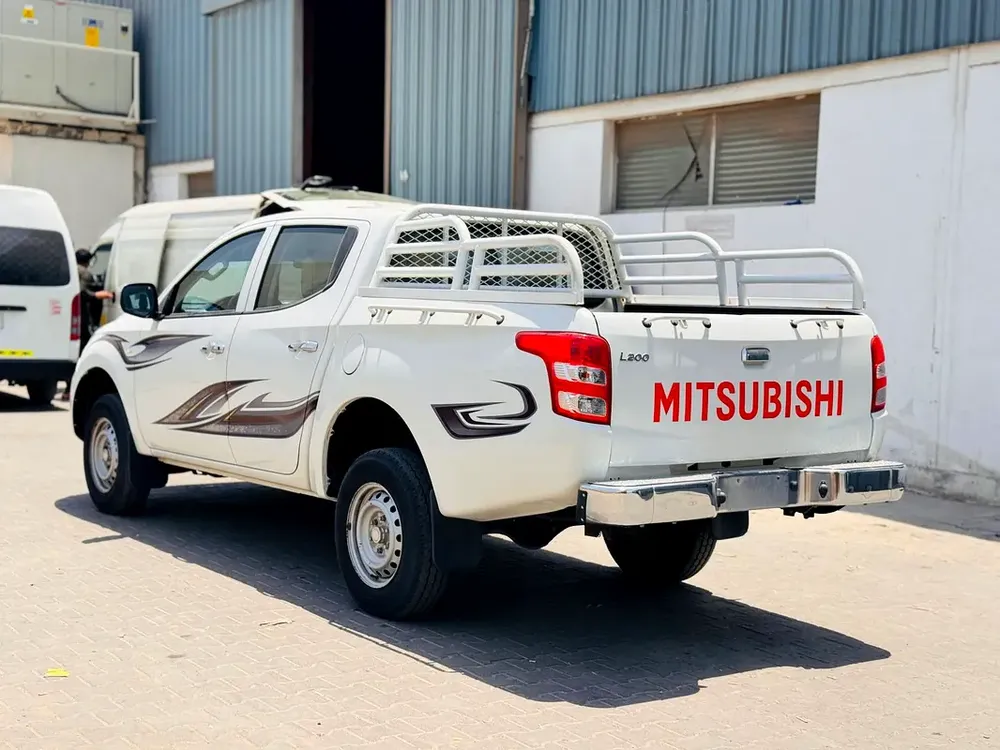 Mitsubishi L200 // 4 Wd drive //I HAVE 3 PES SAME  // Gcc space // Model 2016 // petrol - Image 15