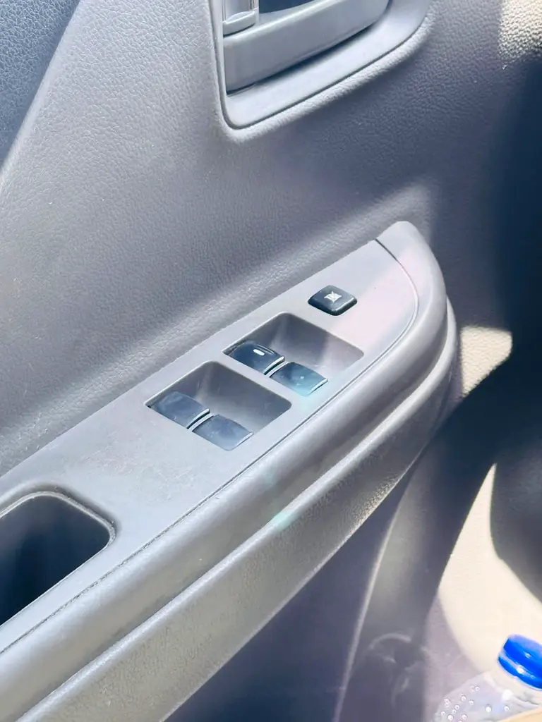 Mitsubishi L200 // 4 Wd drive //I HAVE 3 PES SAME  // Gcc space // Model 2016 // petrol - Image 19