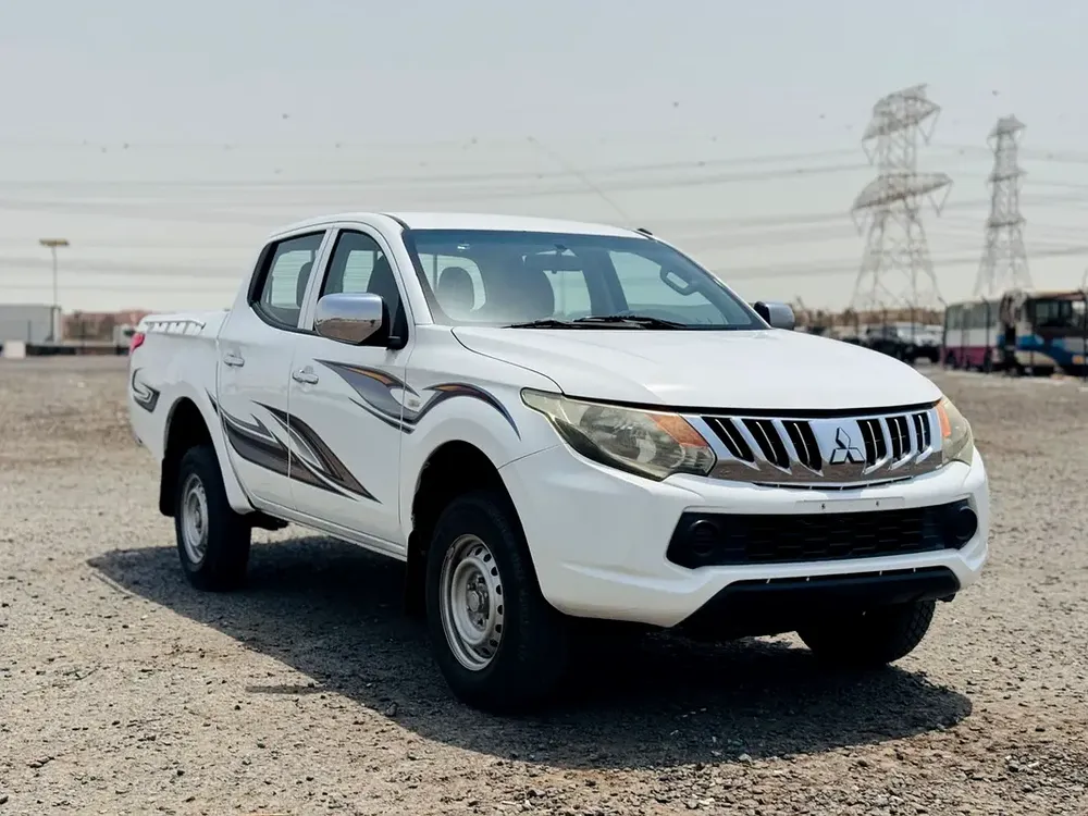 Mitsubishi L200 // 4 Wd drive //I HAVE 3 PES SAME  // Gcc space // Model 2016 // petrol - Image 20