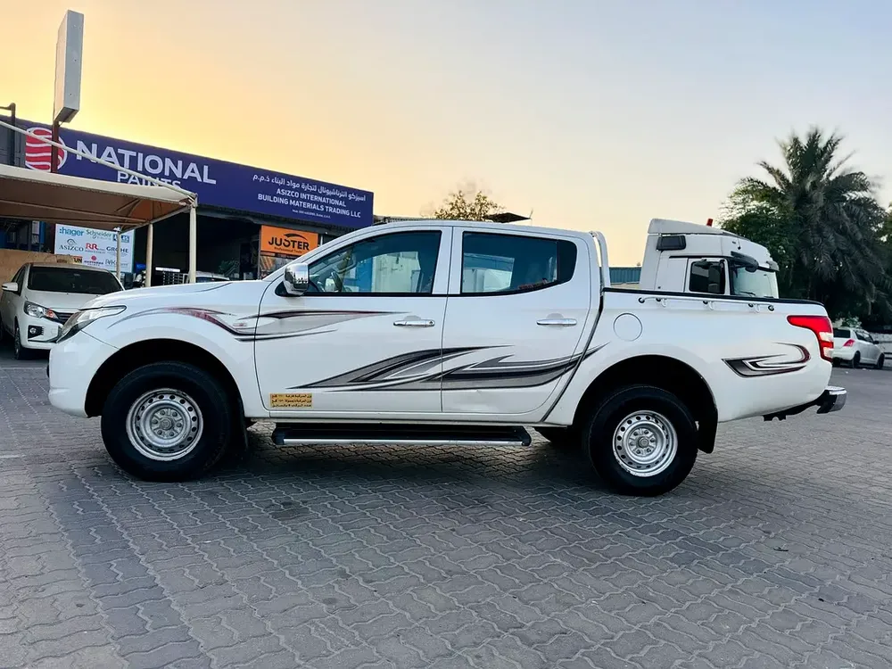 Mitsubishi L200 // 4 Wd drive //I HAVE 3 PES SAME  // Gcc space // Model 2016 // petrol - Image 6