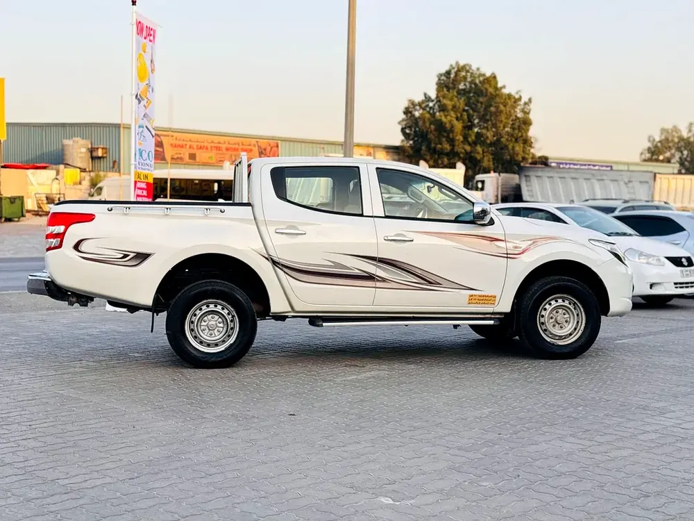 Mitsubishi L200 // 4 Wd drive //I HAVE 3 PES SAME  // Gcc space // Model 2016 // petrol - Image 8