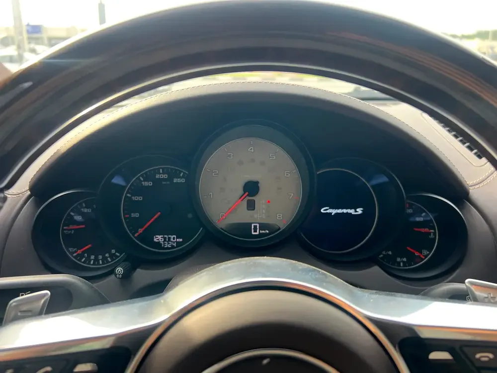 Porsche Cayenne S 2015 - GCC Specs - Excellent Condition - Image 12