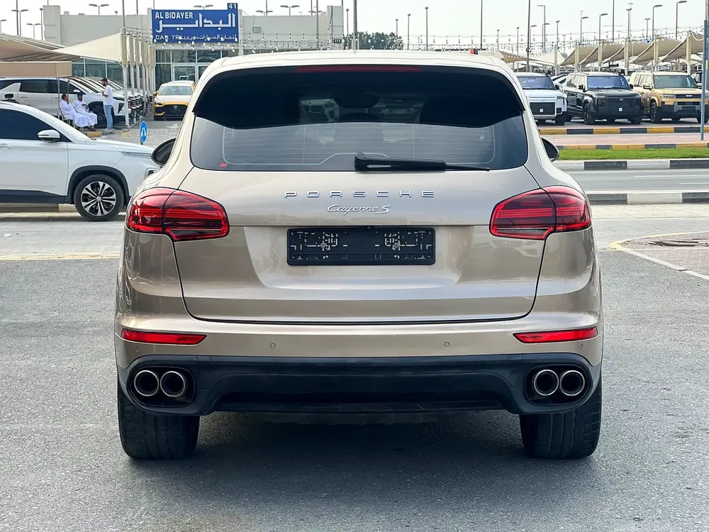 Porsche Cayenne S 2015 - GCC Specs - Excellent Condition - Image 4