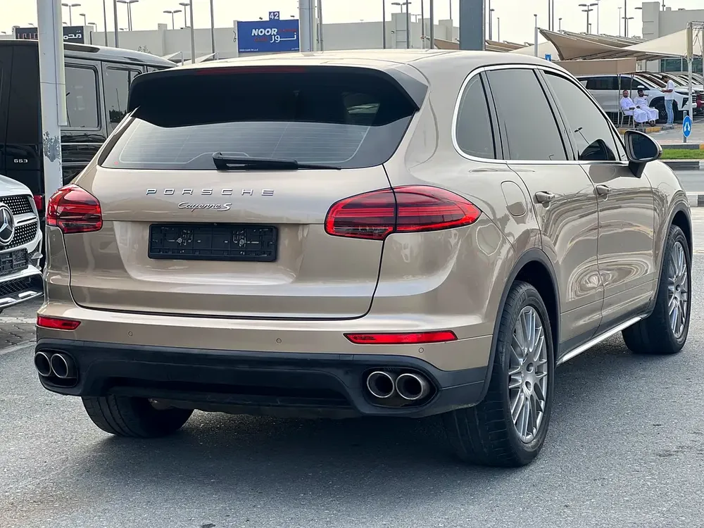 Porsche Cayenne S 2015 - GCC Specs - Excellent Condition - Image 6
