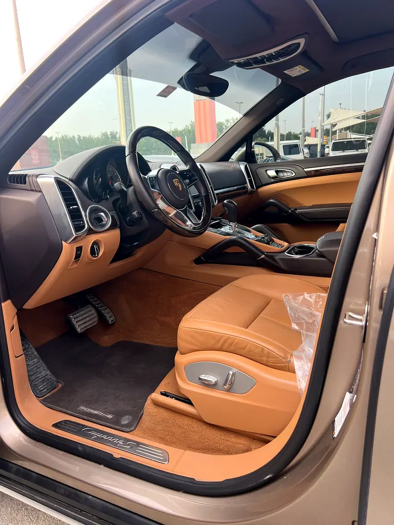 Porsche Cayenne S 2015 - GCC Specs - Excellent Condition - Image 7