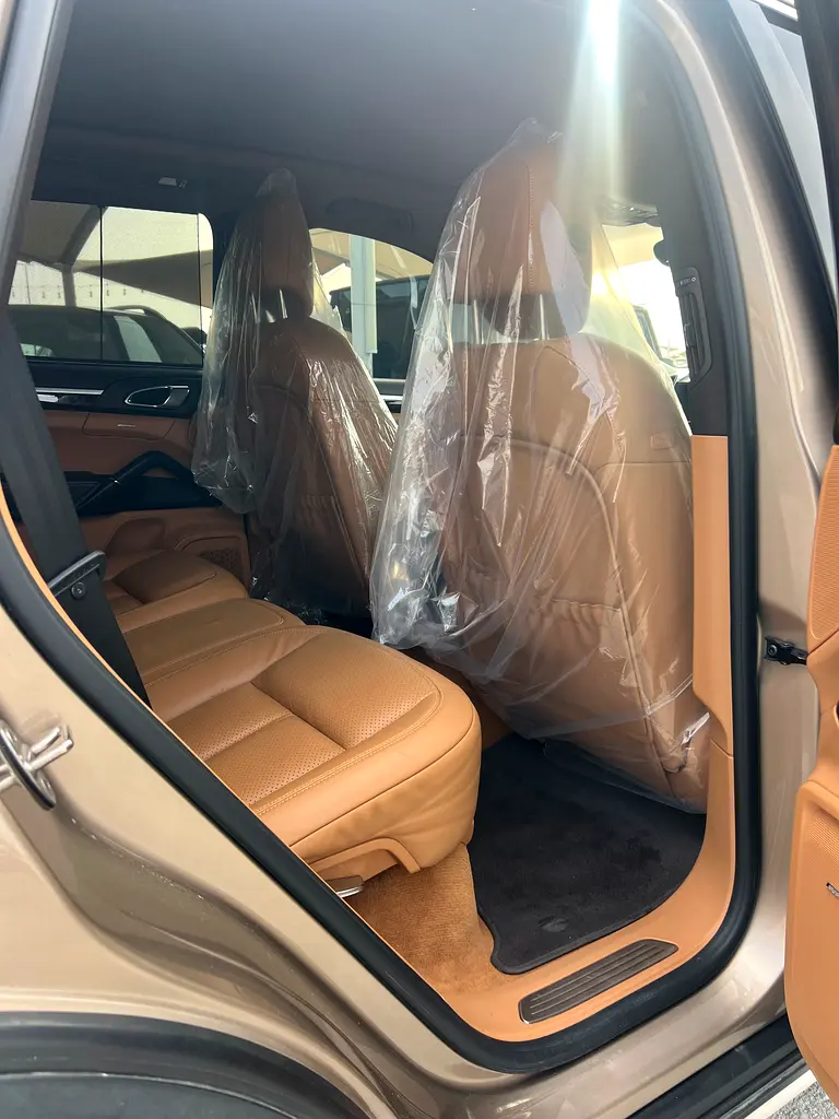 Porsche Cayenne S 2015 - GCC Specs - Excellent Condition - Image 9