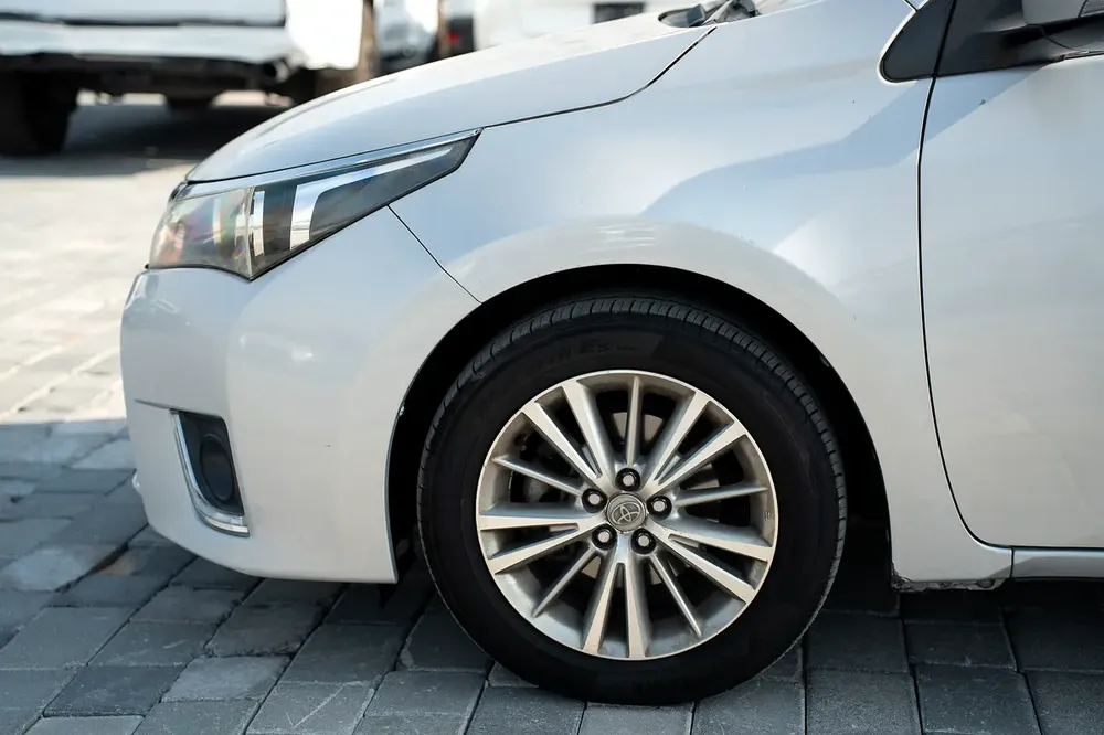 TOYOTA COROLLA 2.0 MODEL 2015 SE PLUS GCC 157000 KM PERFECT CONDITIONS - Image 5