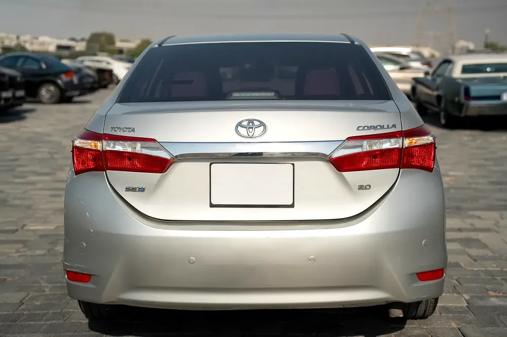 TOYOTA COROLLA 2.0 MODEL 2015 SE PLUS GCC 157000 KM PERFECT CONDITIONS - Image 6