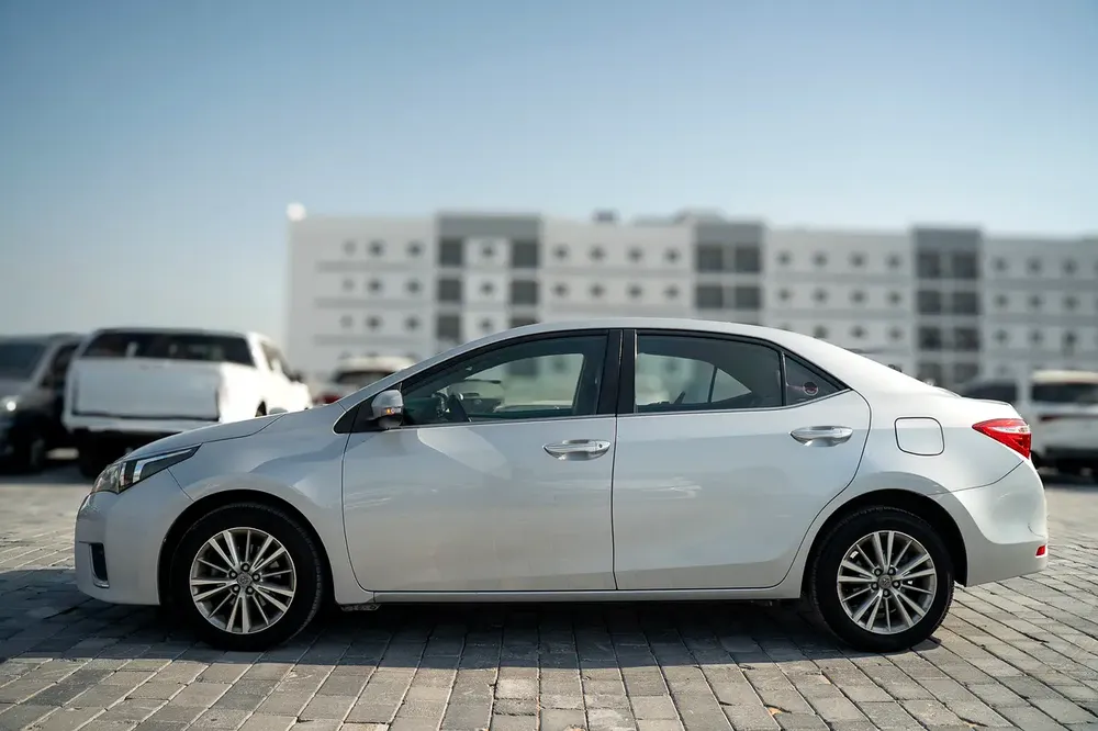 TOYOTA COROLLA 2.0 MODEL 2015 SE PLUS GCC 157000 KM PERFECT CONDITIONS - Image 8
