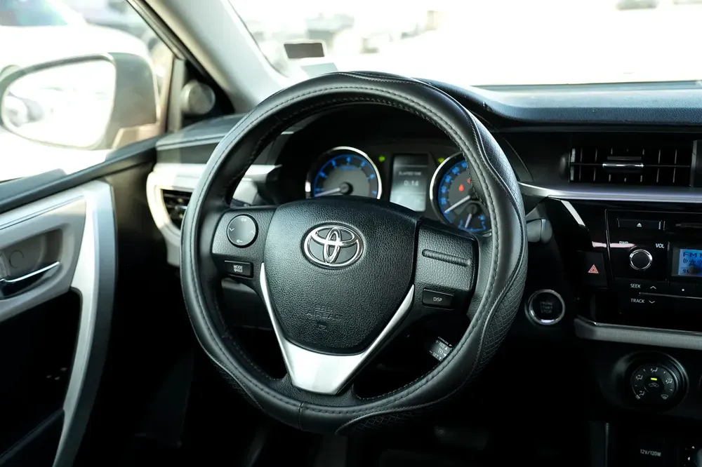 TOYOTA COROLLA 2.0 MODEL 2015 SE PLUS GCC 157000 KM PERFECT CONDITIONS - Image 9