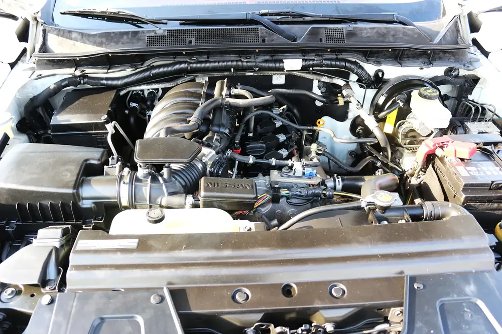 NISSAN NAVARA 2019 FULL AUTOMATC PETROL GCC - Image 10