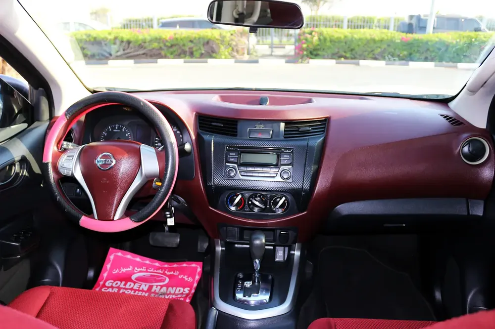 NISSAN NAVARA 2019 FULL AUTOMATC PETROL GCC - Image 12