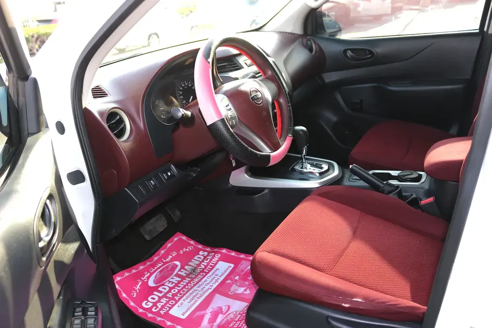 NISSAN NAVARA 2019 FULL AUTOMATC PETROL GCC - Image 14