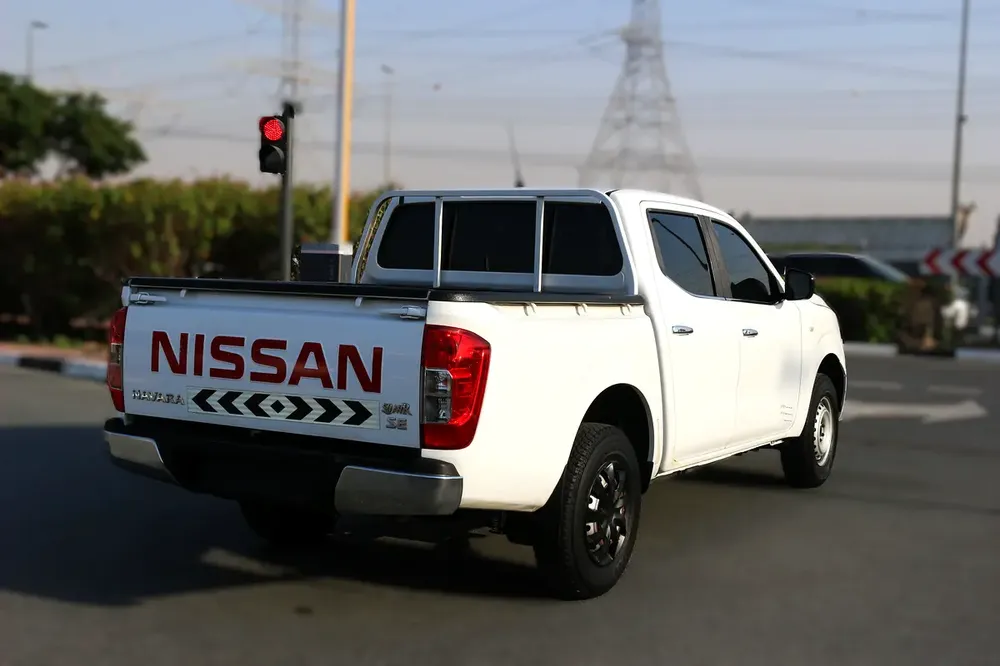 NISSAN NAVARA 2019 FULL AUTOMATC PETROL GCC - Image 5