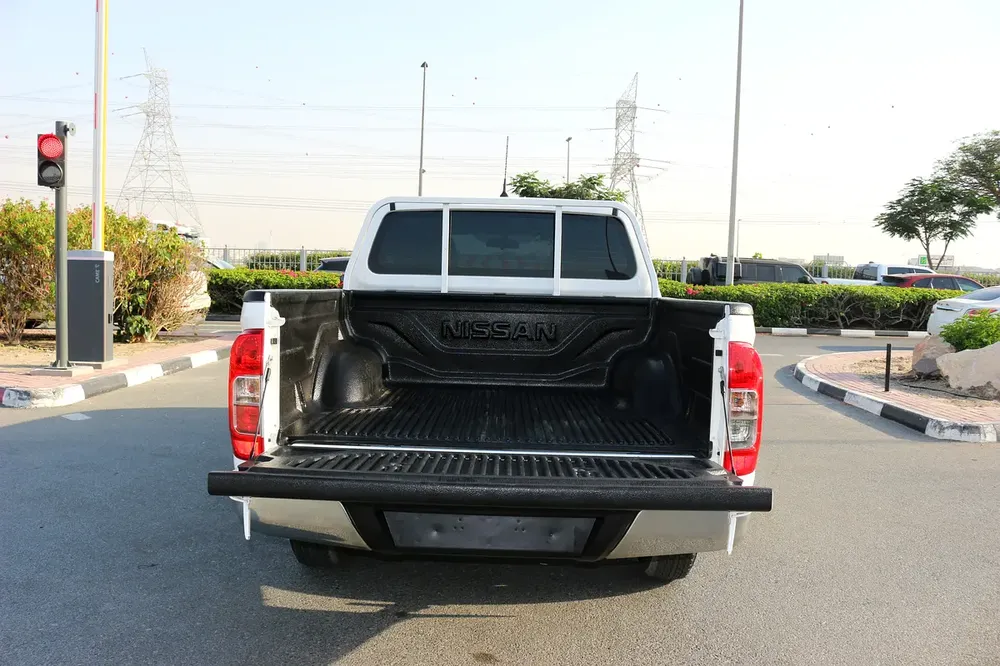 NISSAN NAVARA 2019 FULL AUTOMATC PETROL GCC - Image 7