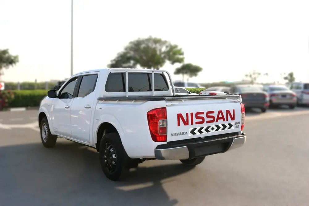 NISSAN NAVARA 2019 FULL AUTOMATC PETROL GCC - Image 8