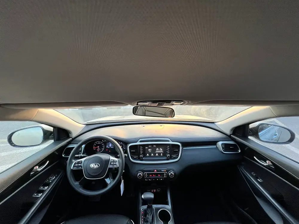 2019 Kia Sorento MidOption
-3.3L V6 - Rear Camera - Auto trunk - Leather Seat -  109000 mileage - Image 10