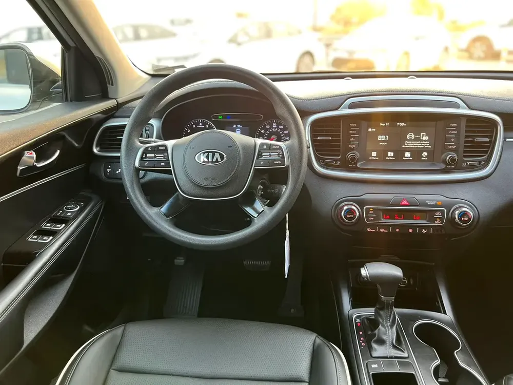 2019 Kia Sorento MidOption
-3.3L V6 - Rear Camera - Auto trunk - Leather Seat -  109000 mileage - Image 14
