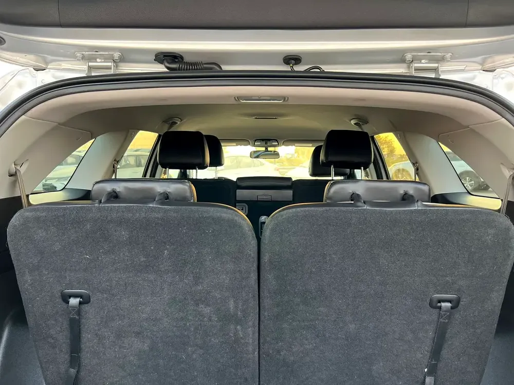 2019 Kia Sorento MidOption
-3.3L V6 - Rear Camera - Auto trunk - Leather Seat -  109000 mileage - Image 18