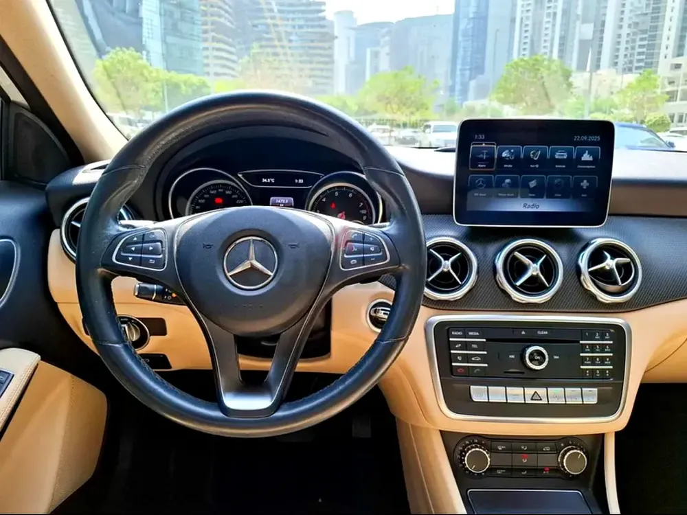 Mercedes-Benz GLA 220 | GCC Specs - Image 4