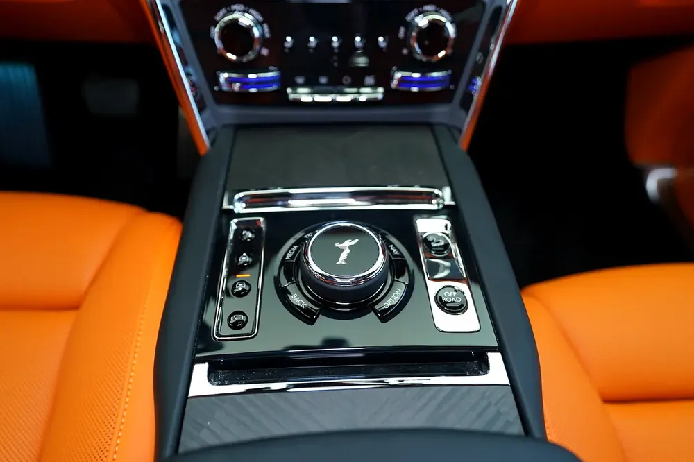 SILVER BADGE | STARLIGHT | REAR ENTERTAINMENT | BESPOKE AUDIO | WARRANTY AVAILABLE - Image 10