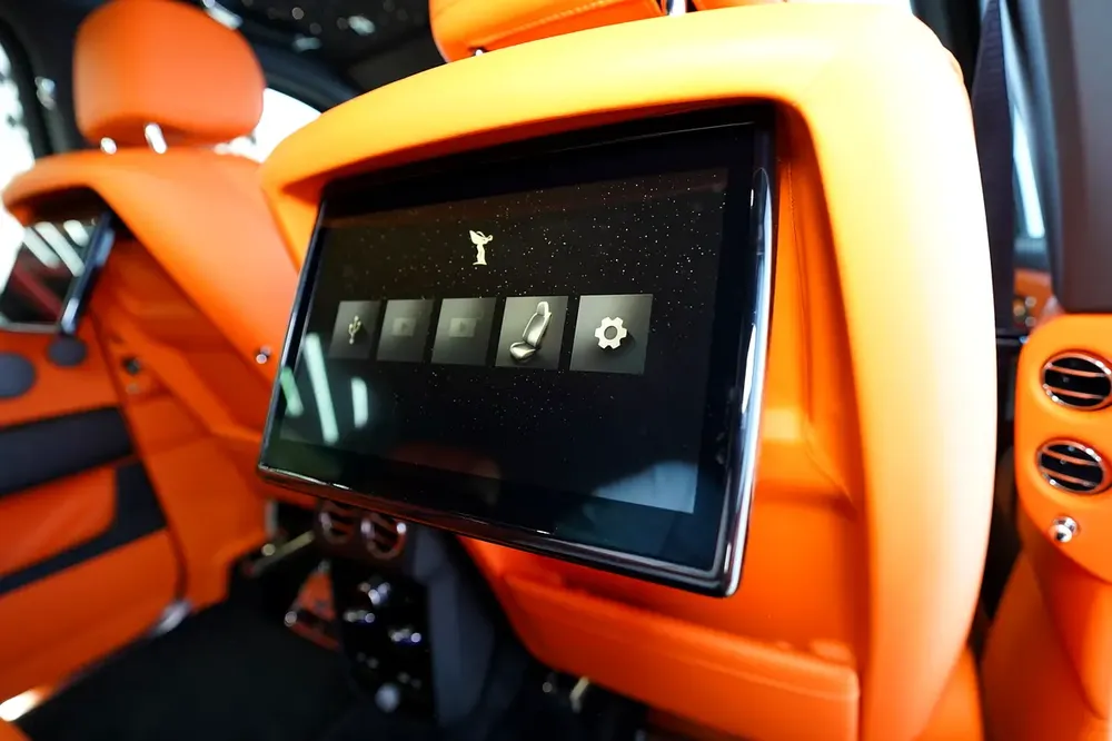 SILVER BADGE | STARLIGHT | REAR ENTERTAINMENT | BESPOKE AUDIO | WARRANTY AVAILABLE - Image 12